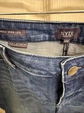 NYDJ Wide Leg Flare Jeans in Dark Blue Denim Like New!!